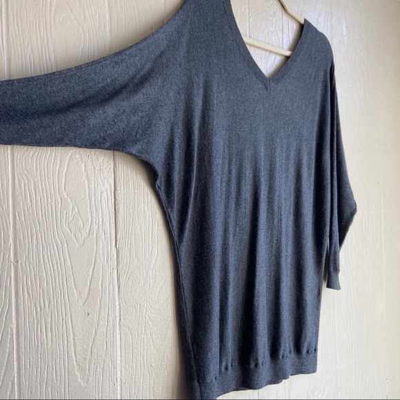 Vince Cashmere Blend V-Neck Sweater - Picture 4 of 9